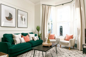 NEW LUXURY for 2024 - Central Plymouth House - Sleeps 10 - Access to Plymouth Town - Close to The Barbican - Pets welcome - Parking Available - By Luxe Living by Sophia